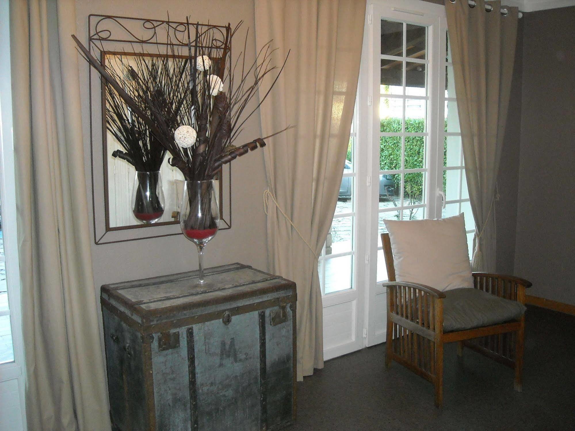 Hotel Ecusson Saint-Hilaire-de-Brethmas Extérieur photo