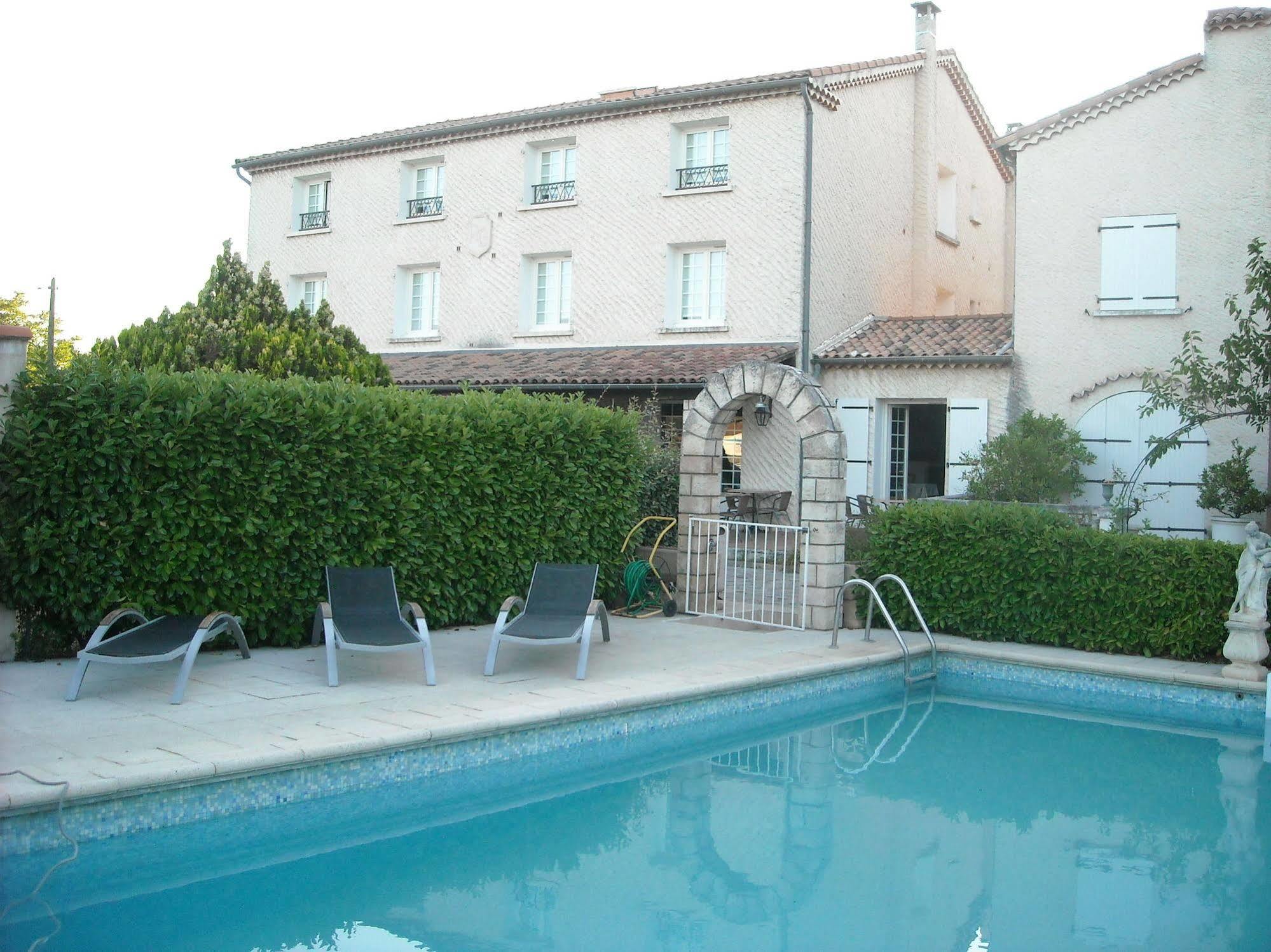 Hotel Ecusson Saint-Hilaire-de-Brethmas Extérieur photo