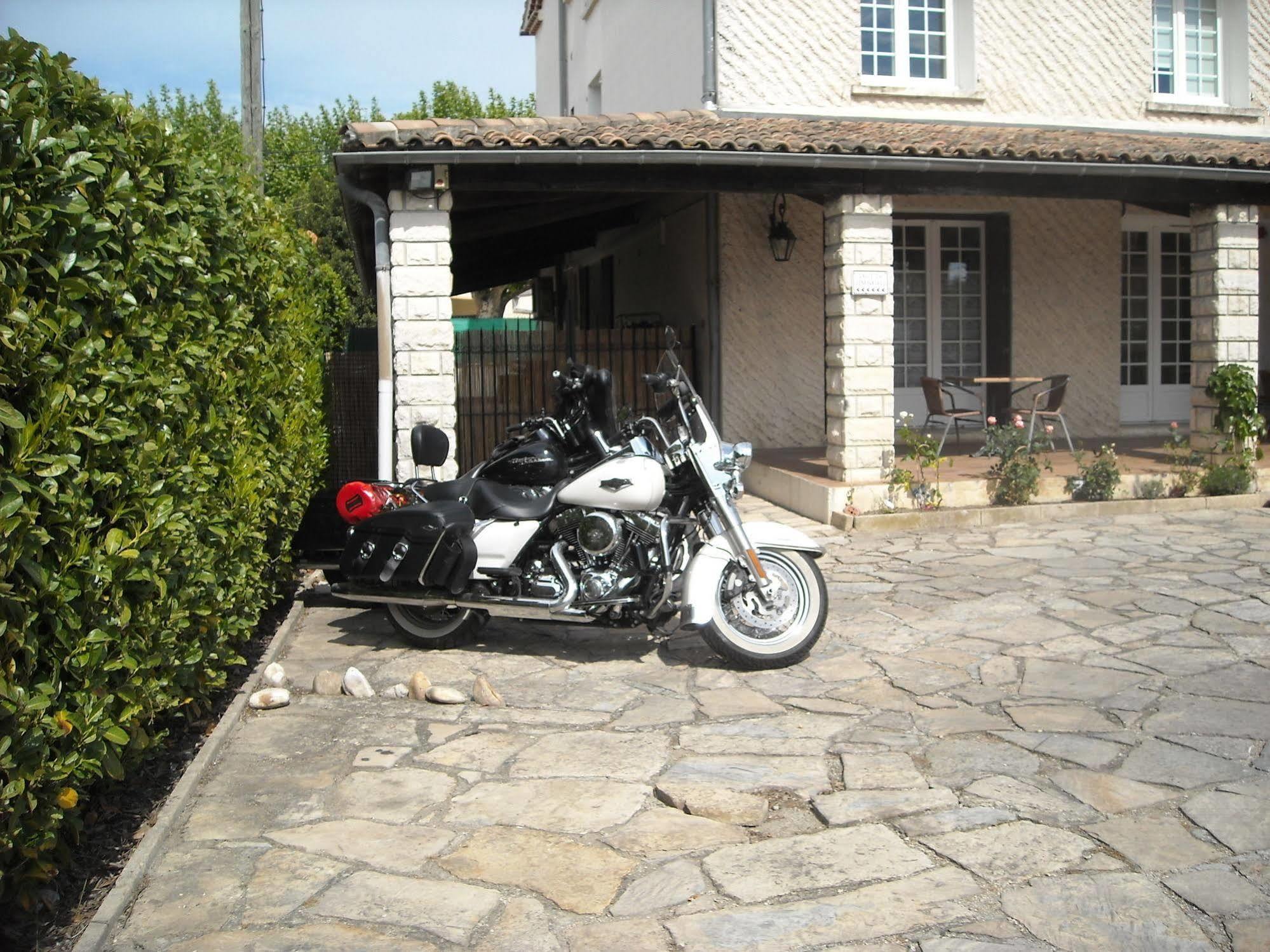 Hotel Ecusson Saint-Hilaire-de-Brethmas Extérieur photo