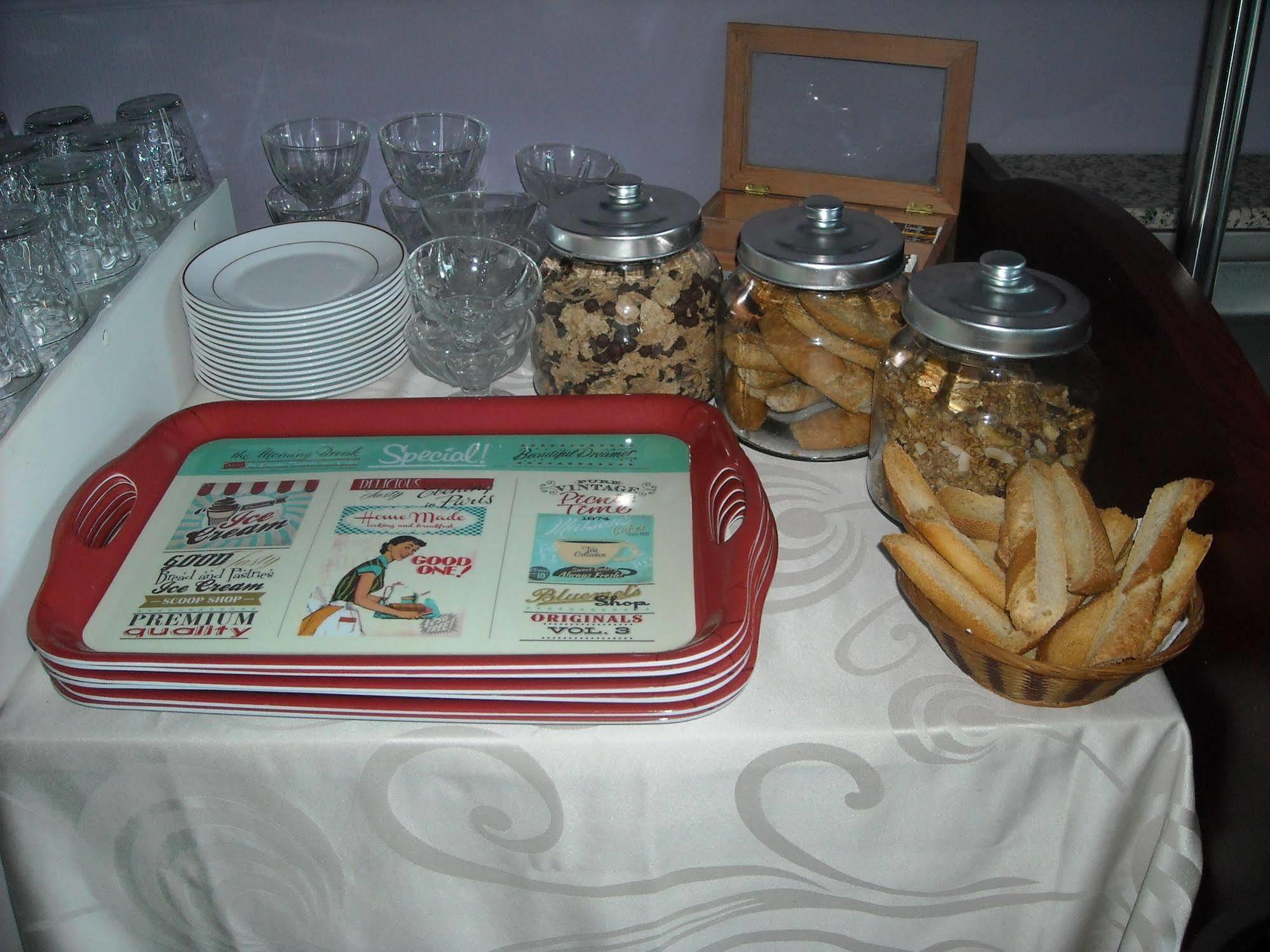 Hotel Ecusson Saint-Hilaire-de-Brethmas Extérieur photo