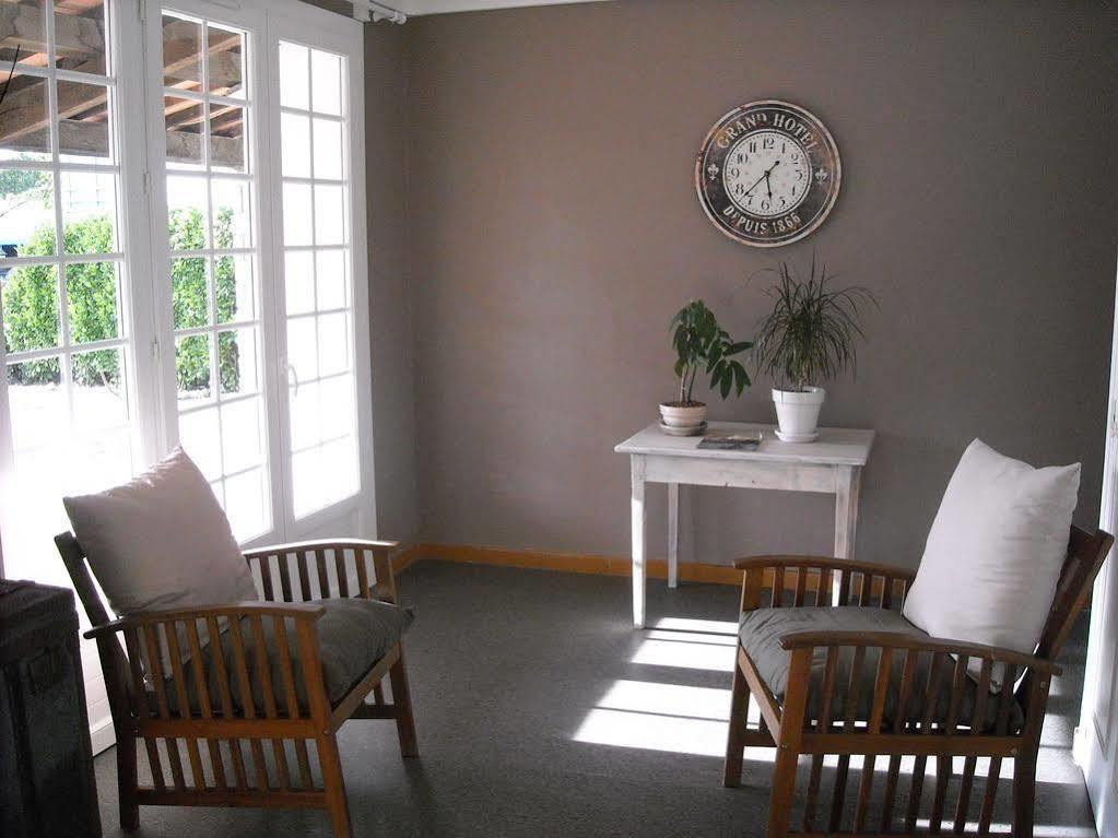 Hotel Ecusson Saint-Hilaire-de-Brethmas Extérieur photo