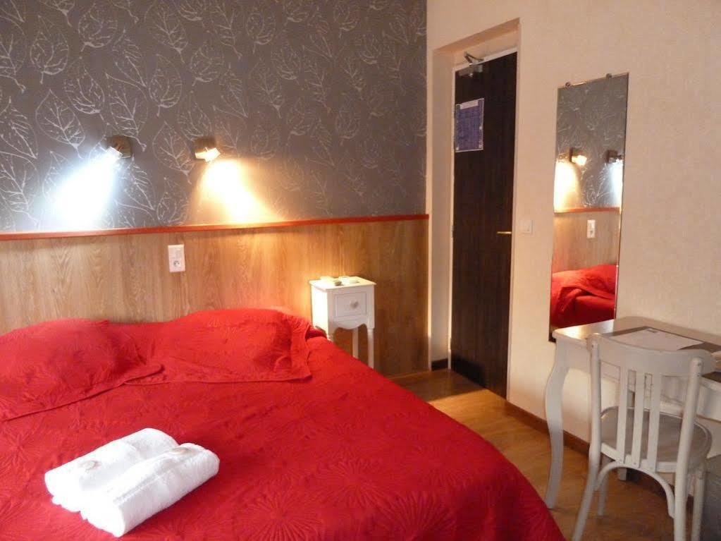 Hotel Ecusson Saint-Hilaire-de-Brethmas Extérieur photo