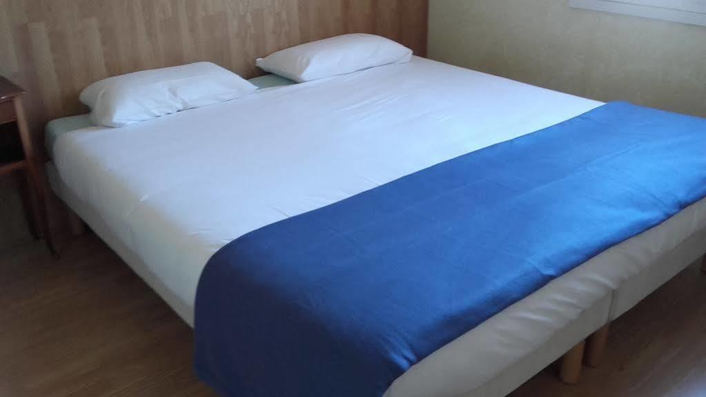 Hotel Ecusson Saint-Hilaire-de-Brethmas Extérieur photo