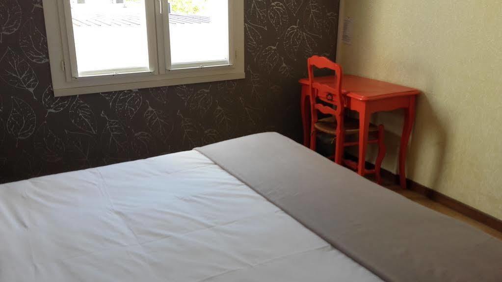 Hotel Ecusson Saint-Hilaire-de-Brethmas Extérieur photo